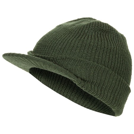 Winter cap with visor olive
